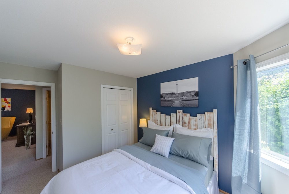 Deluxe Suite, 2 Bedrooms, Garden View photo 2