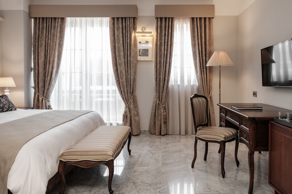 Double or Twin Room, Hot Tub, Partial Sea View