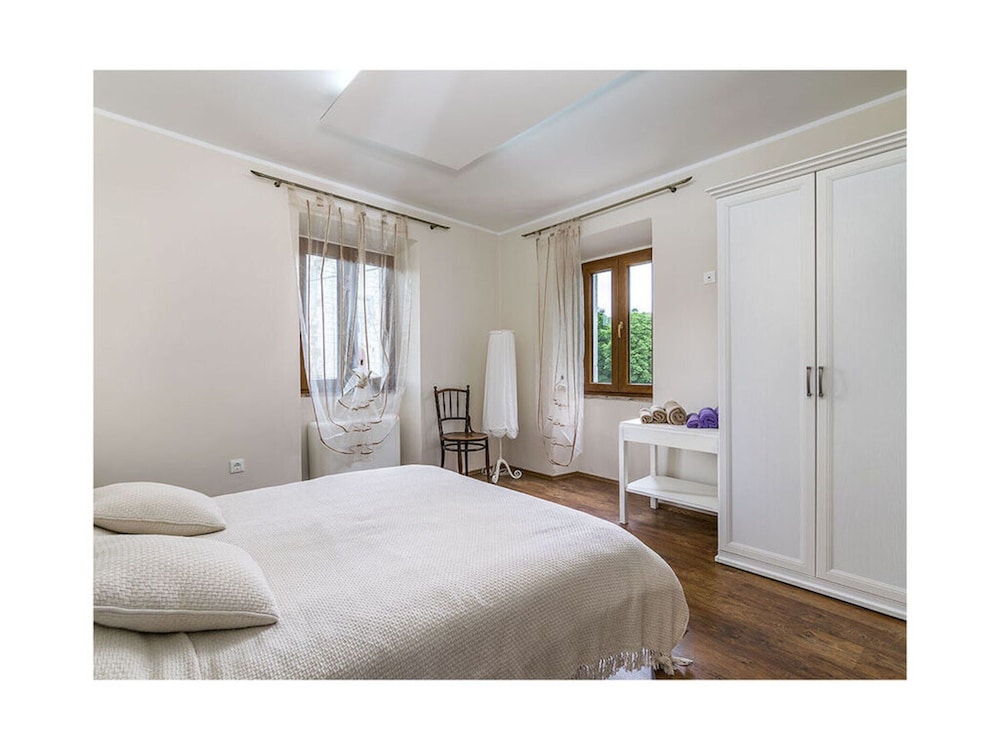 Villa photo 1
