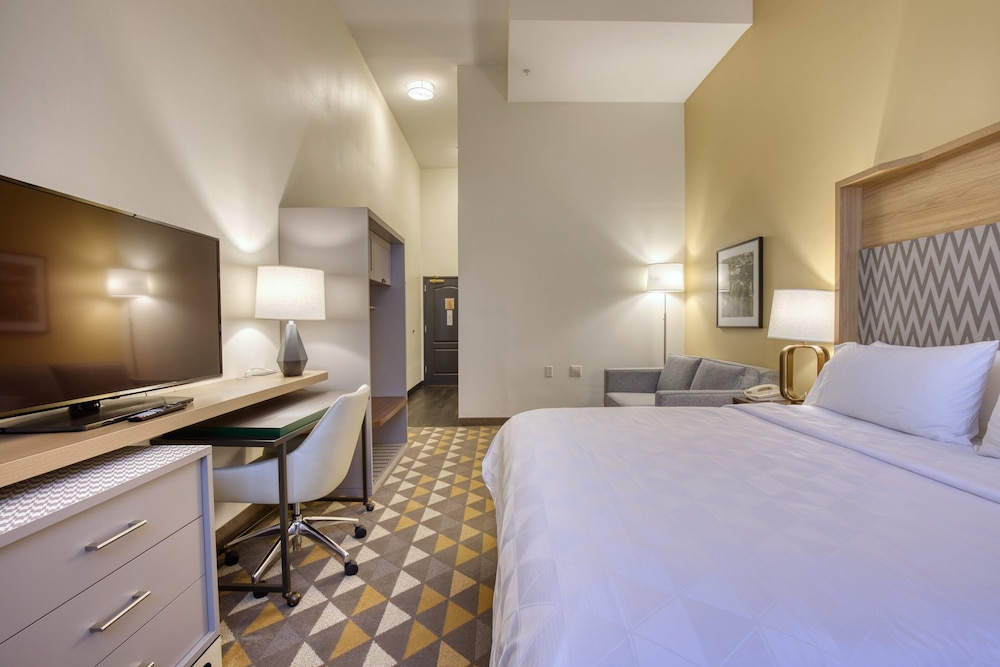 Standard Room, 1 King Bed, Accessible (Communications) - Photo 2