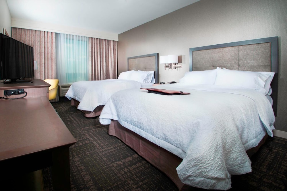 Room, 2 Queen Beds, Non Smoking, Refrigerator photo 1