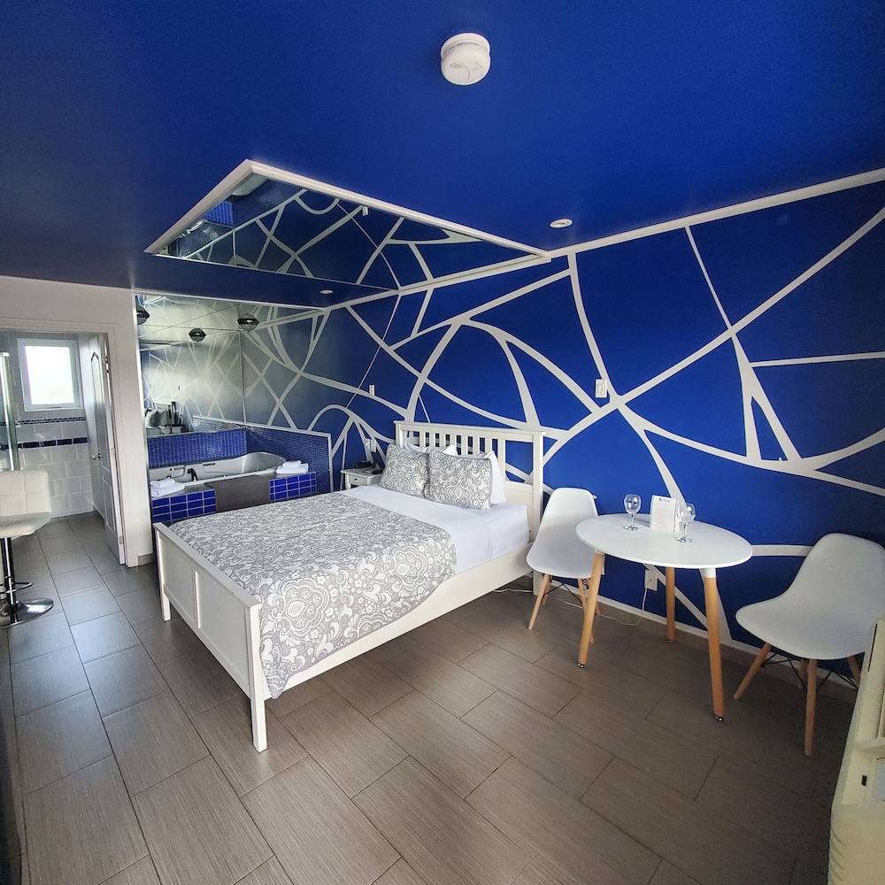 Superior Room, 1 Queen Bed, Non Smoking, Jetted Tub