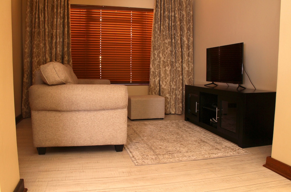 Queen Room photo 1