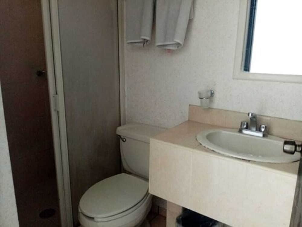 Standard Double Room, 2 Double Beds photo 2