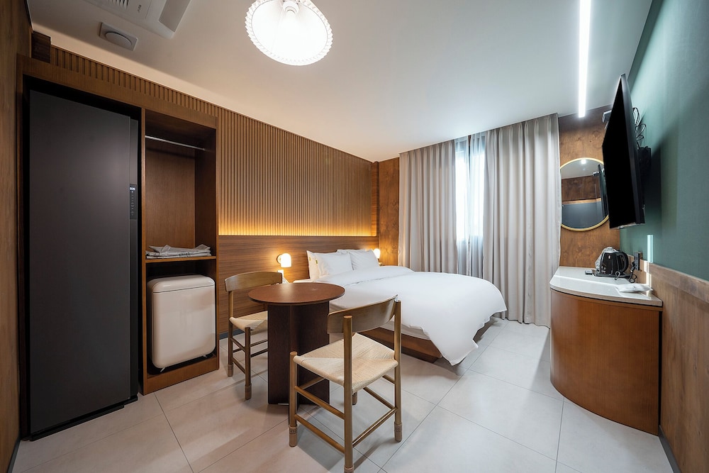 Deluxe Room - Photo 1