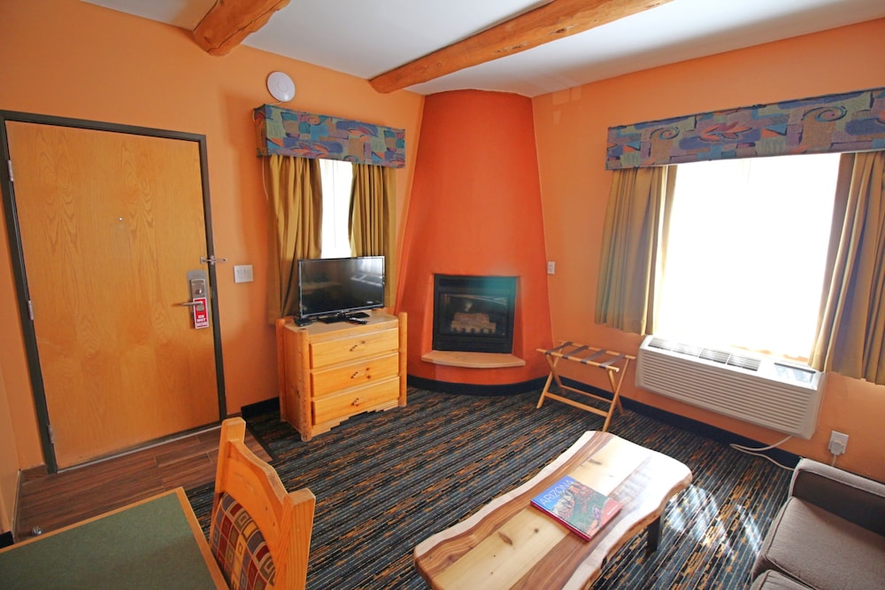Panoramic Sedona King Suite photo 3
