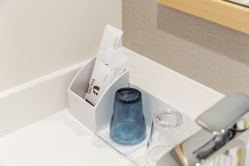 Basic Twin Room, Non Smoking - Photo 6