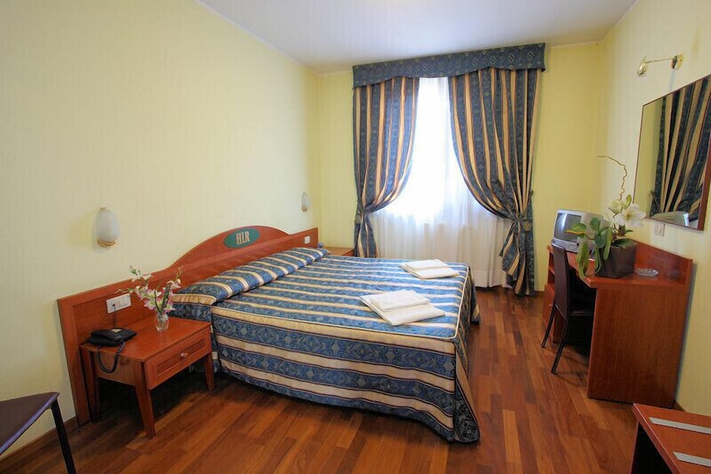 Twin Room, 2 Twin Beds photo 2