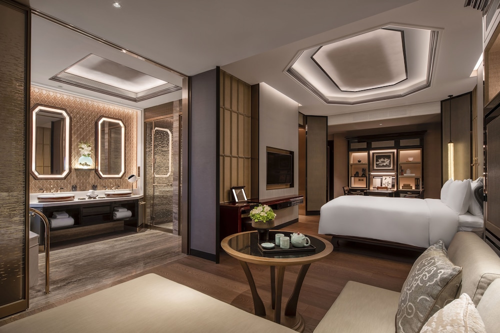 Club Room, 1 King Bed (View) - Photo 2