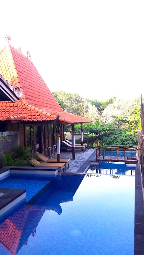 Family Room, 2 Bedrooms, Pool View photo 3