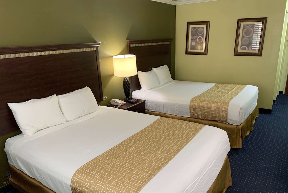 Room, 2 Queen Beds - Photo 2