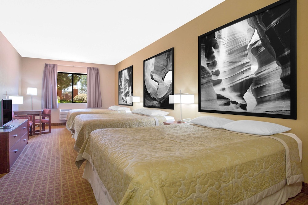Room, Multiple Beds - Photo 1