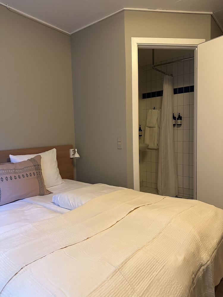 Standard Double Room, 1 Queen Bed, Non Smoking, Courtyard View (Medium)