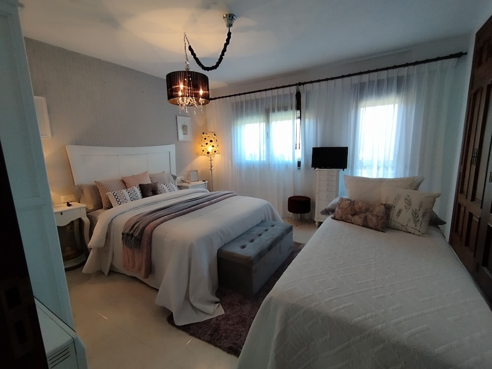 Cabaña Panorámica, 5 Habitaciones, Patio, Vista al Jardín