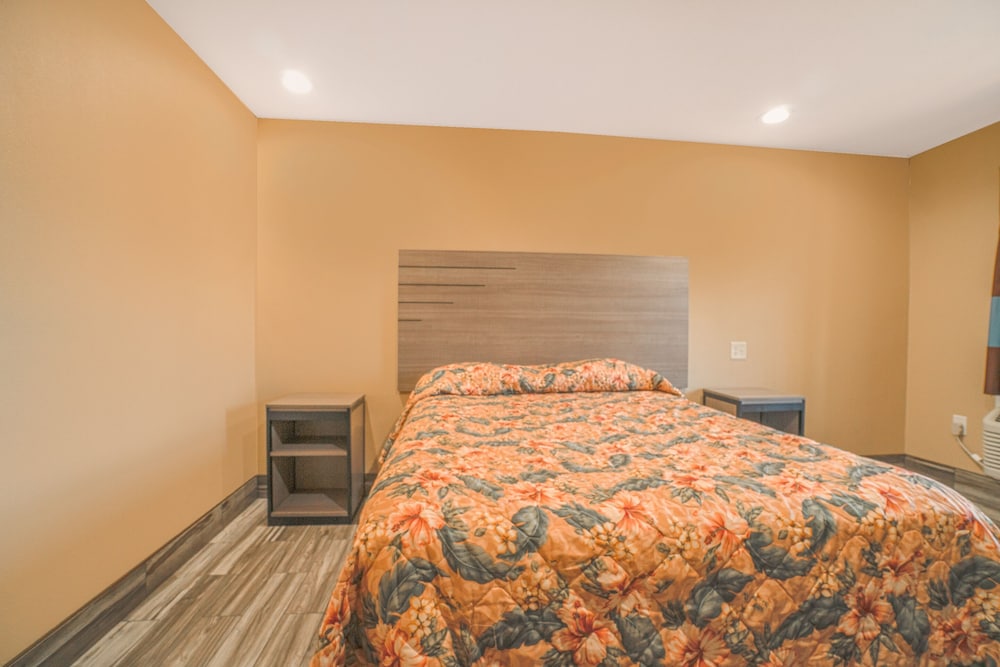 Room, 1 King Bed, Mobility Accessible, Non Smoking (Mobility, Roll-In Shower) - Photo 13