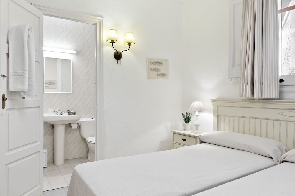 Economy Double or Twin Room photo 3