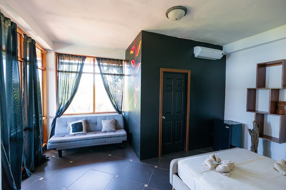 Design Double Room, 1 Queen Bed with Sofa bed, Balcony, Ocean View photo 3