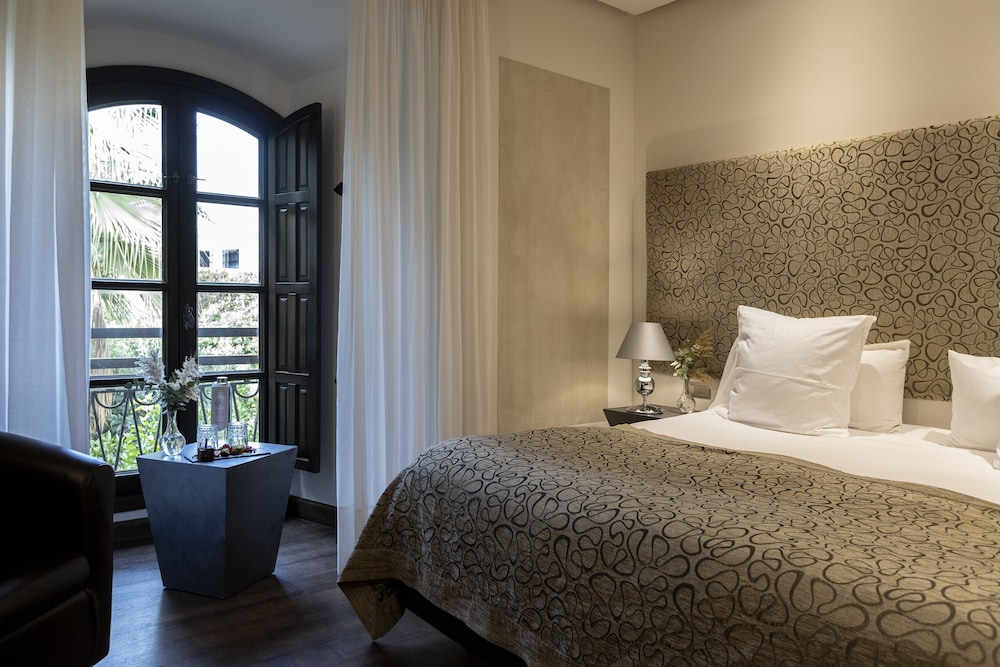 Deluxe Room, Garden View - Photo 5