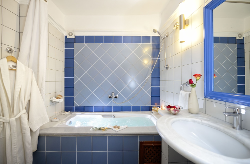 Superior Suite - Photo 6