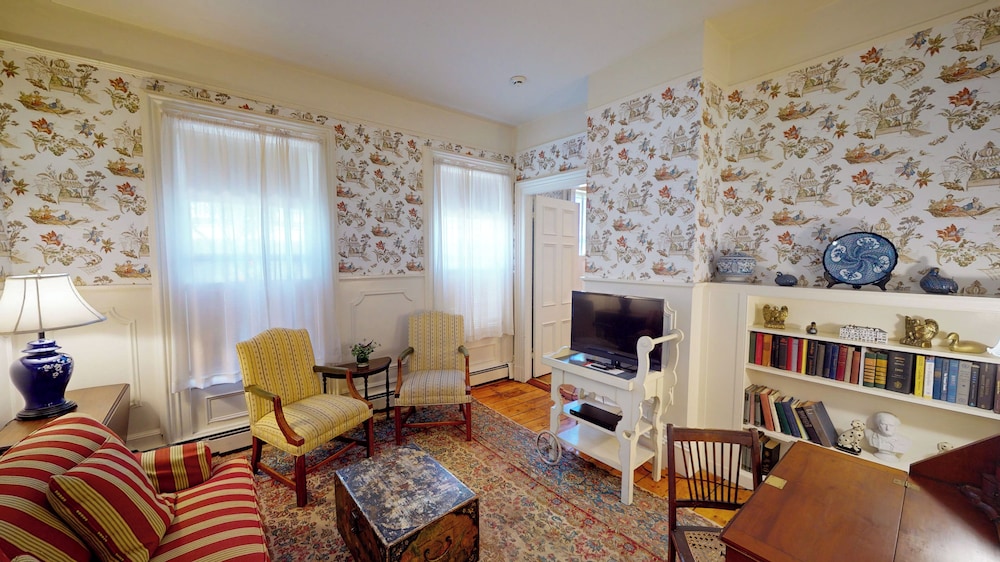 Grand Suite (Queen Village) photo 3