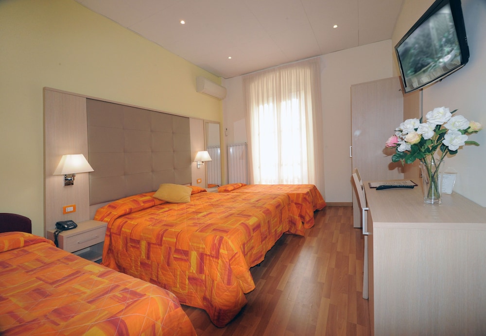 Quadruple Room - Photo 3