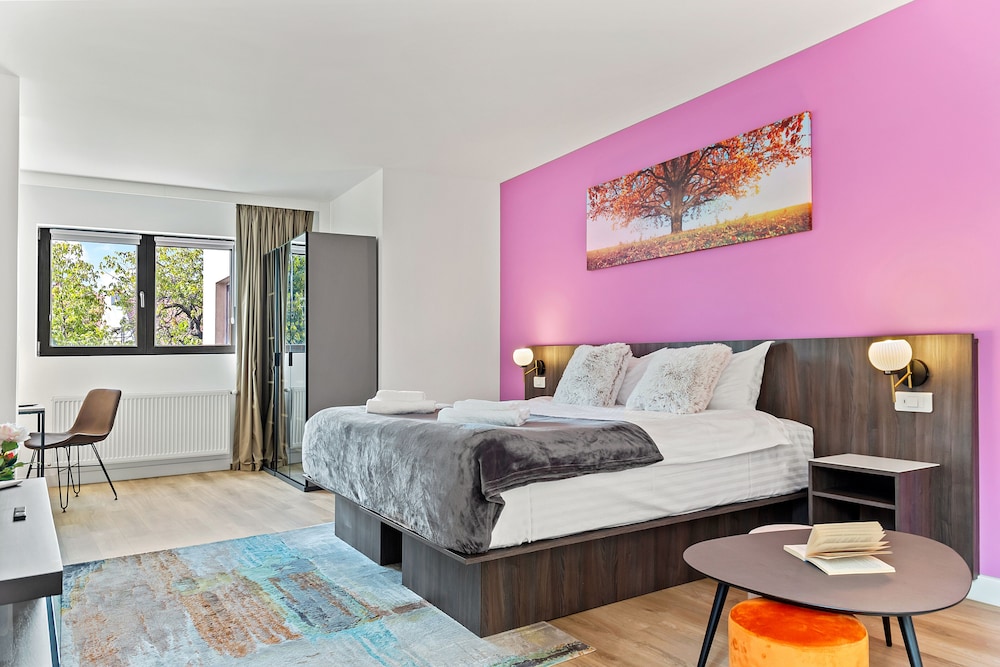 Deluxe Double or Twin Studio with Balcony