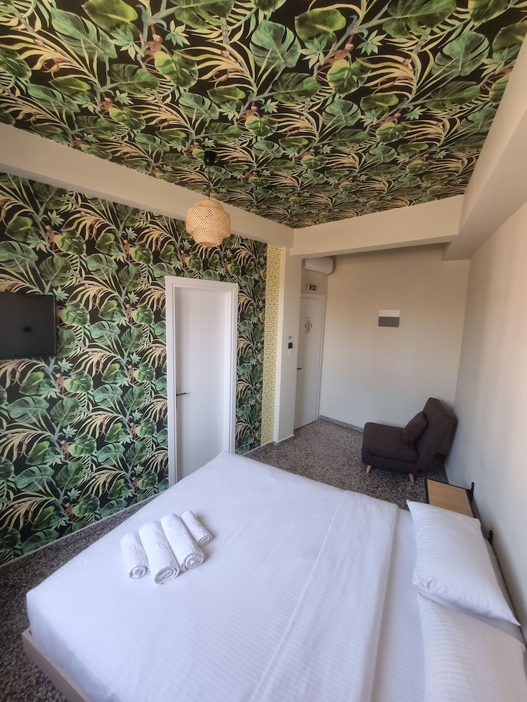 Economy Triple Room photo 1