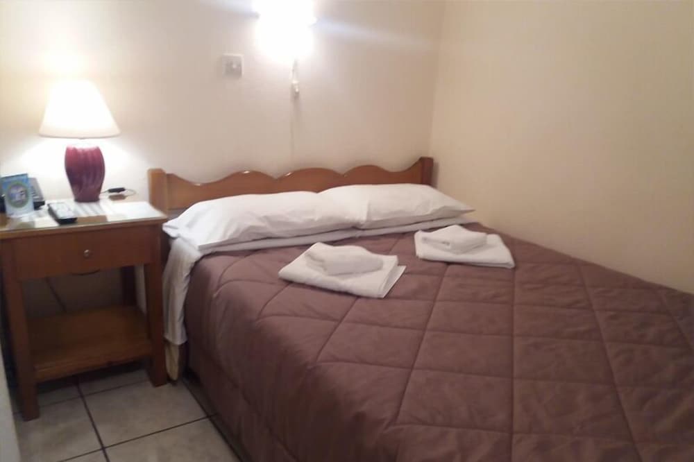 Economy Double Room - Photo 15