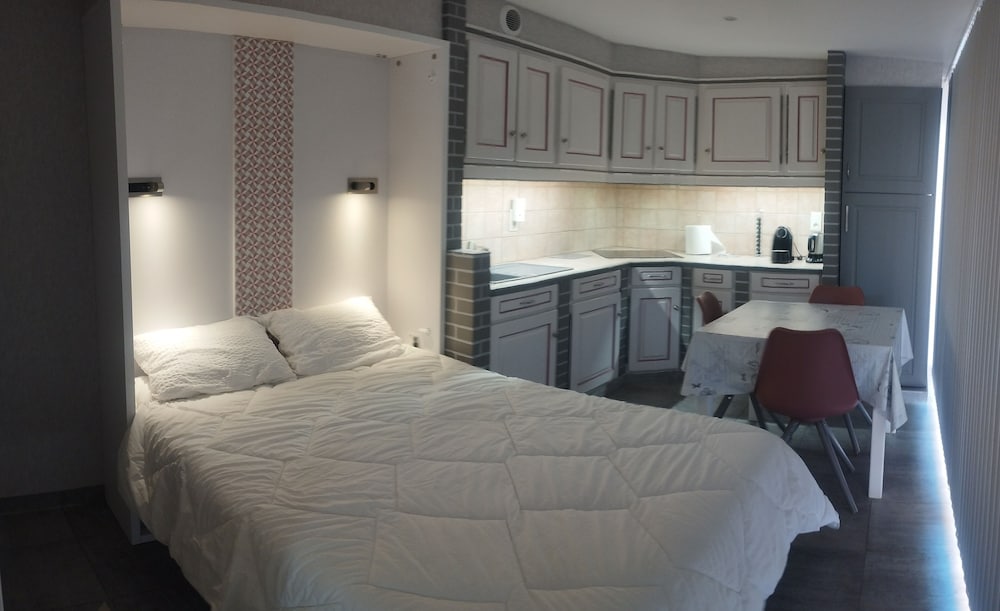 Villa - Photo 2