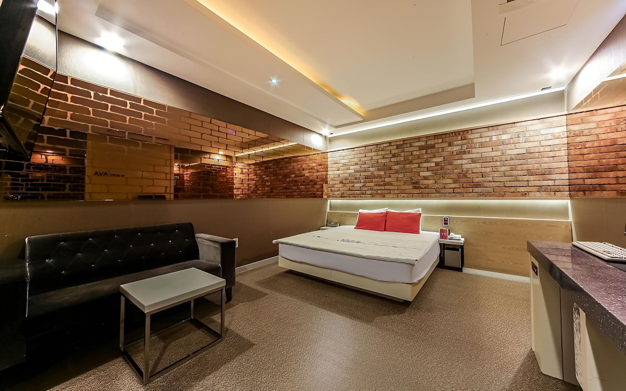Room (Same-day special price - semi-private)