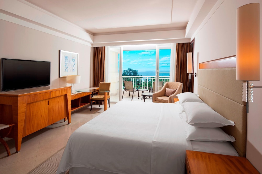 Room, 1 King Bed, Balcony, Ocean View - Photo 1
