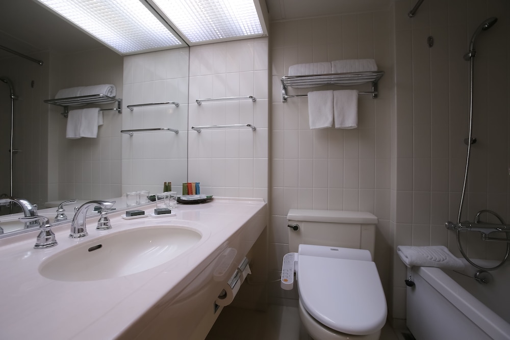 GOGO! GUAM X Japanese Only USD $60 coupon - Twin Room, City View (Beach Tower) photo 3