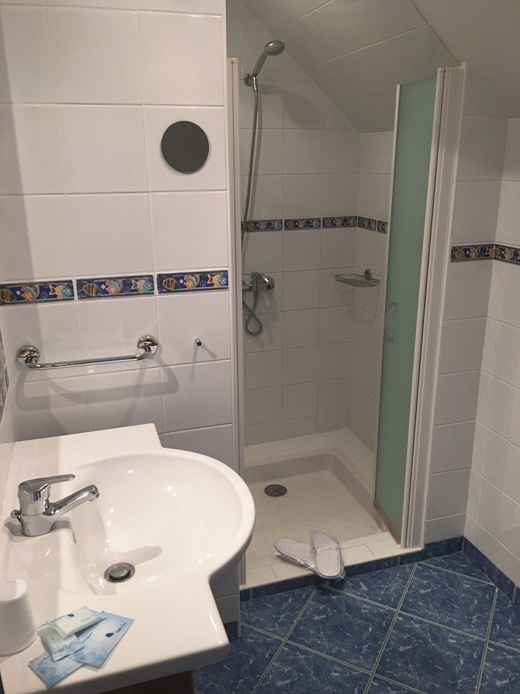 Standard Double Room, Ensuite (Chambre Confort) photo 2