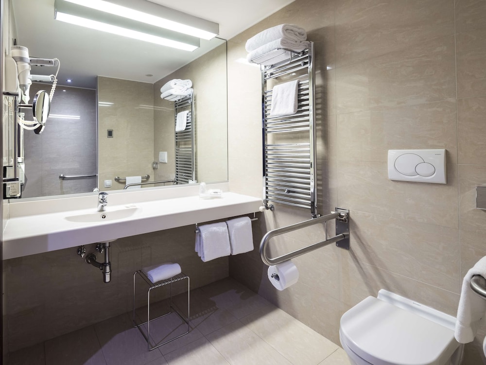 Superior Double Room, Mobility Accessible - Photo 7