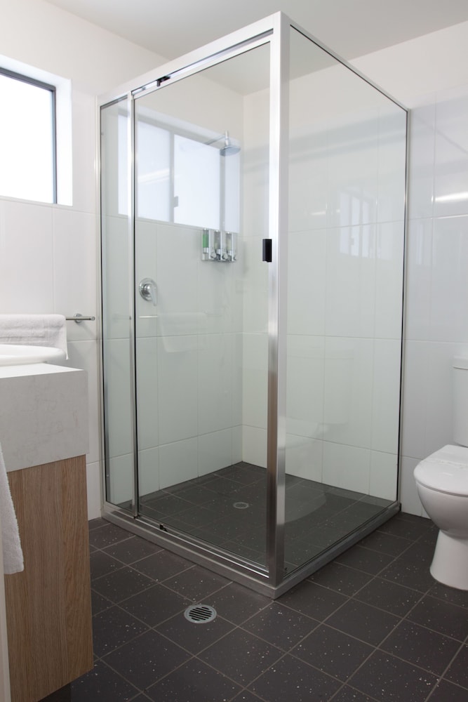 Queen Room with Kitchenette photo 2