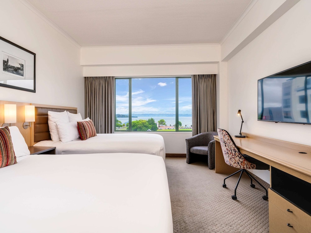 Twin Room, 2 Queen Beds, Lake View photo 2