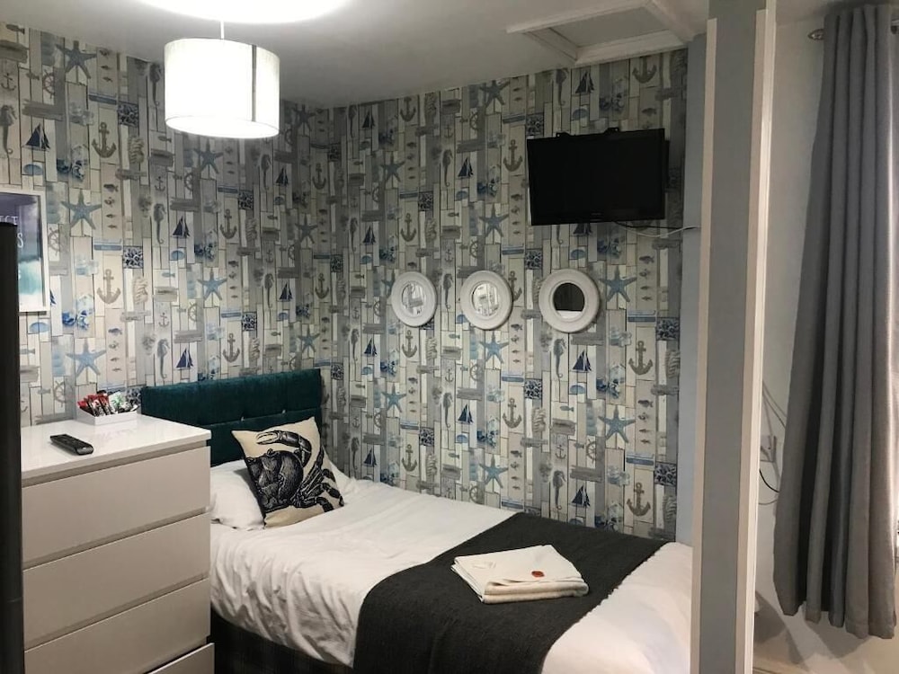 Suite, Ensuite photo 3