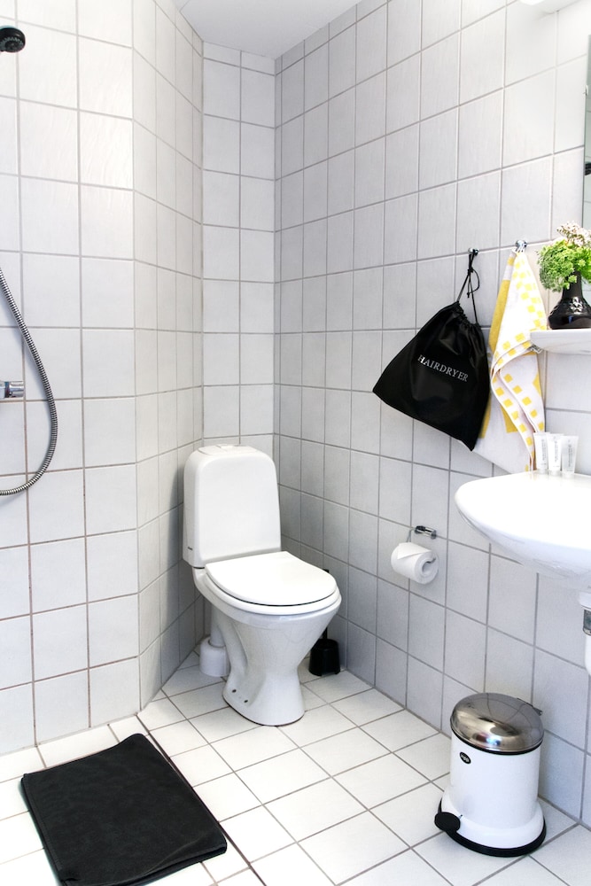 Double Room, Ensuite (no balcony) photo 3