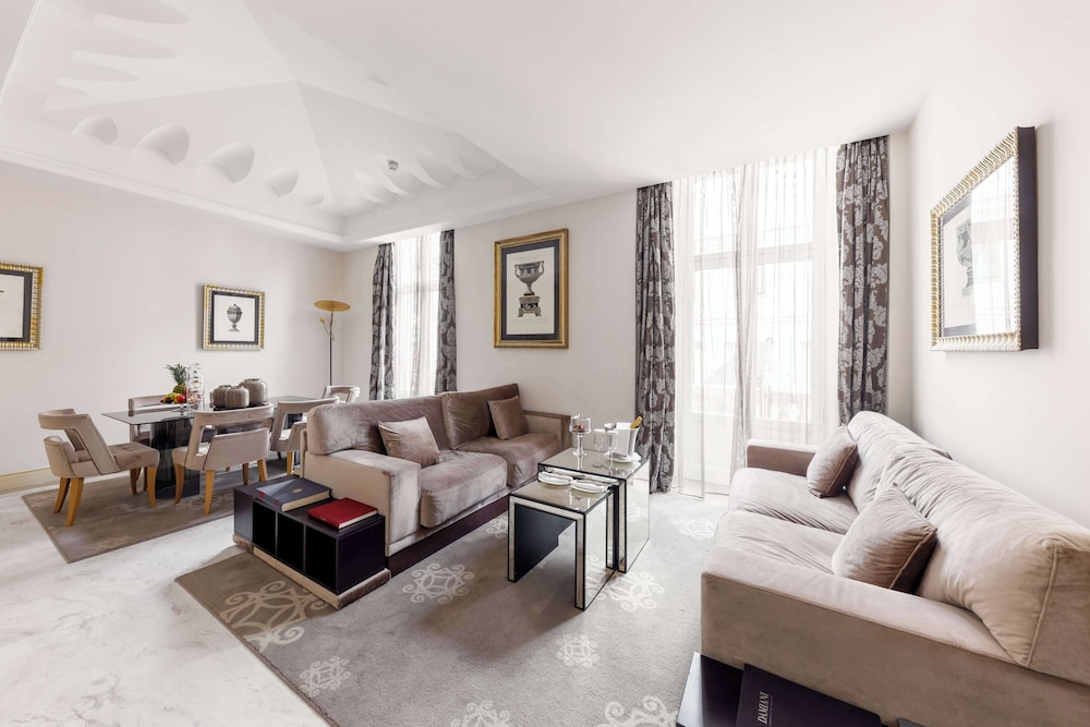Suite, 3 Bedrooms thumbnail 6