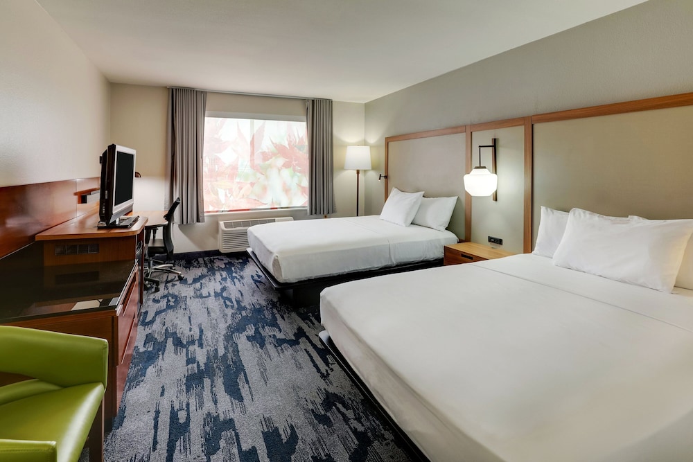 Room, 2 Double Beds - Photo 3
