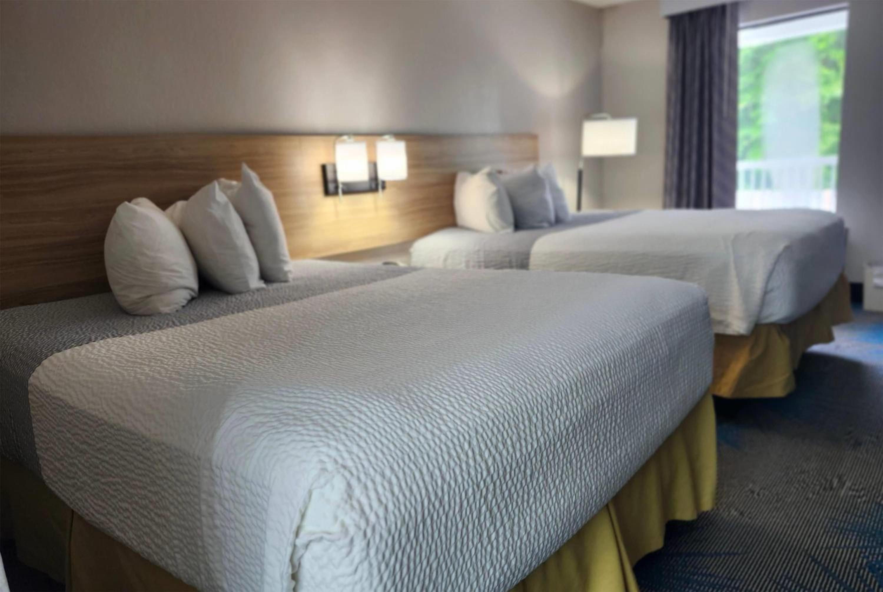 Queen Room with Two Queen Beds - Non-Smoking photo 1