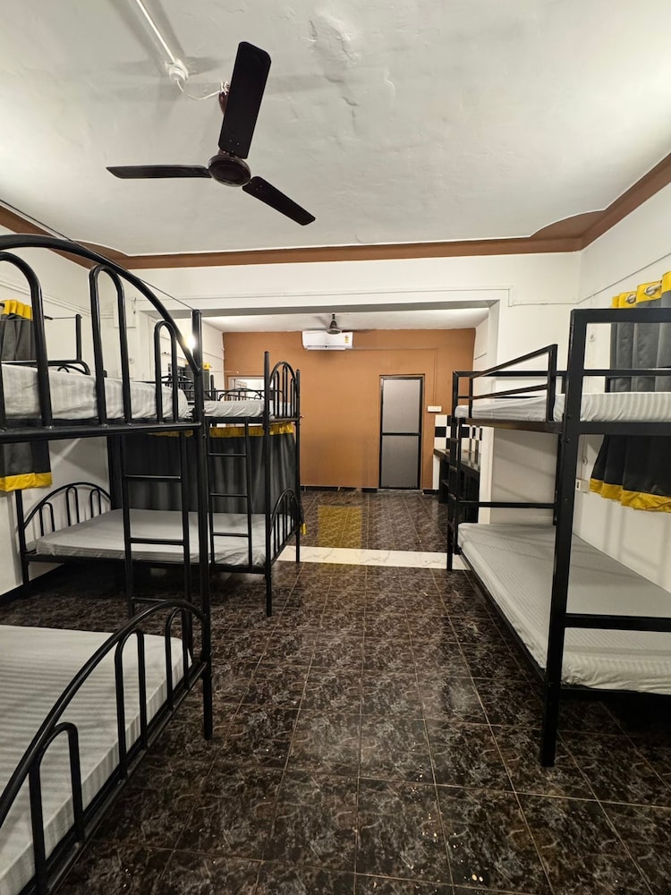 Common 8-Beded Dorm
