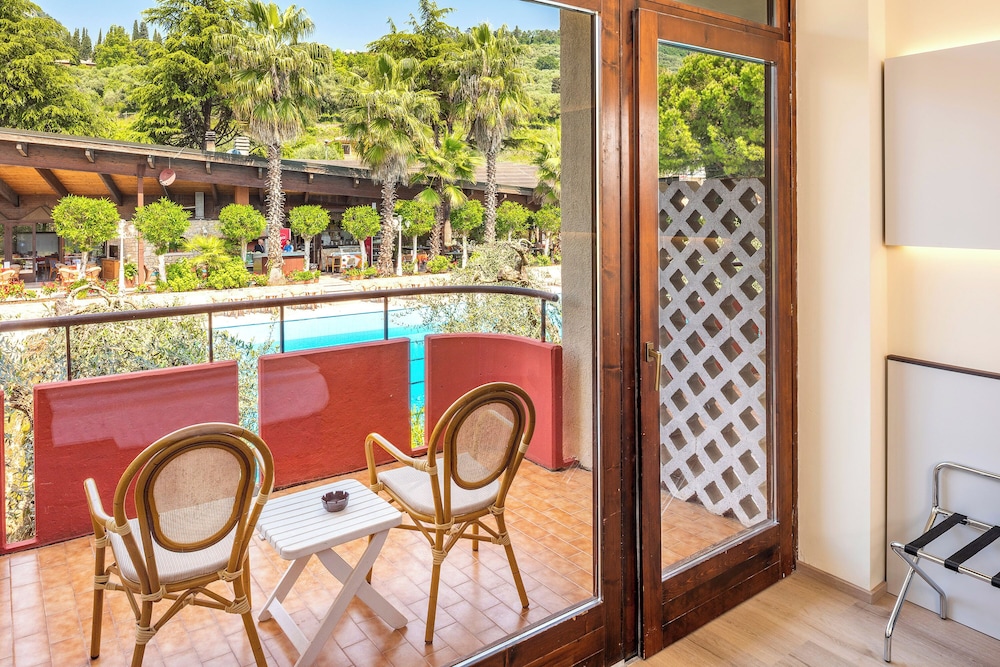 Superior Double Room, Pool View - Photo 1