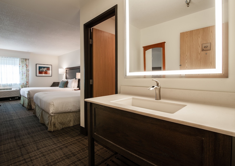 Standard Room, 2 Queen Beds, Non Smoking, Refrigerator - Photo 1