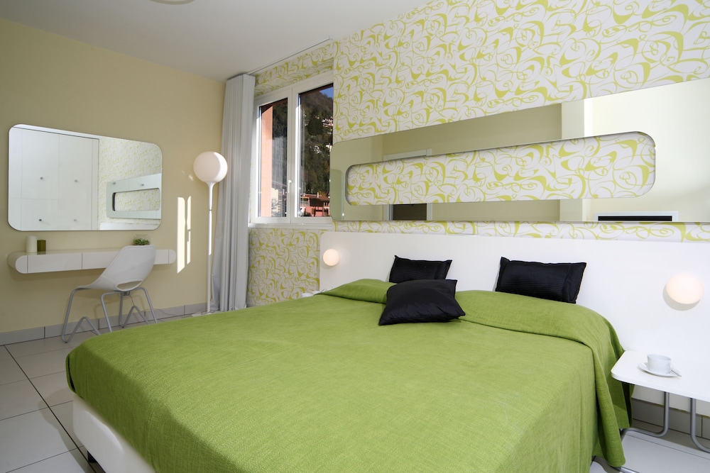 Design Apartment, 1 Bedroom, Terrace, Partial Lake View photo 2