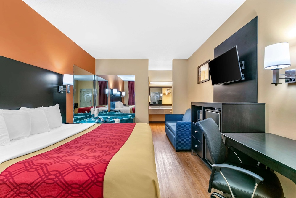 Suite, 1 King Bed, Non Smoking, Jetted Tub - Photo 5