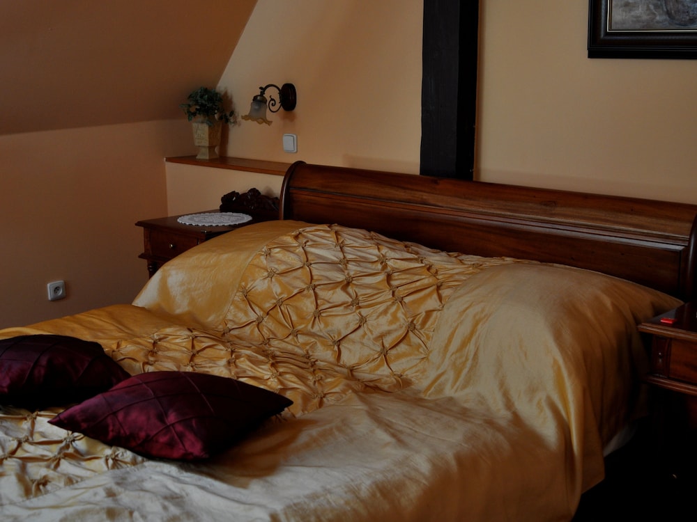 Superior Double Room thumbnail 5