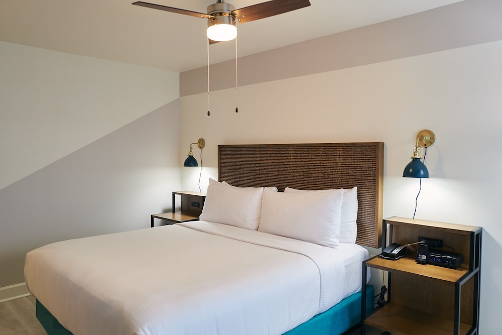 Deluxe Room, 1 King Bed, Accessible, Non Smoking photo 1