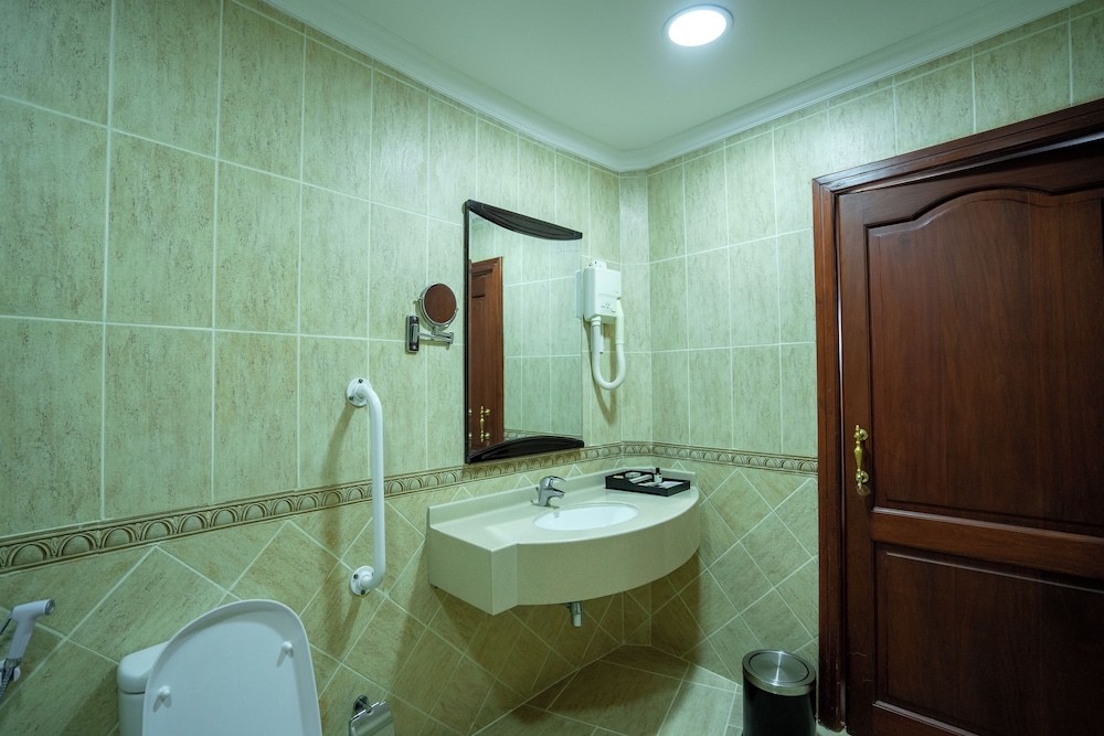 Executive Double Room, Mobility Accessible - Photo 7