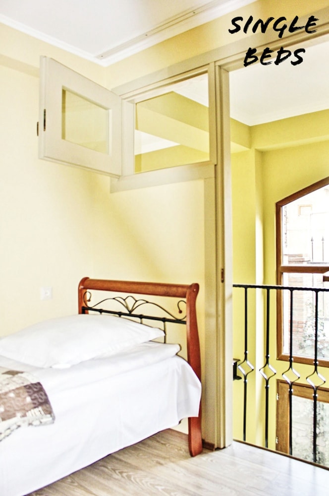 Basic Single Room, 1 Twin Bed photo 2